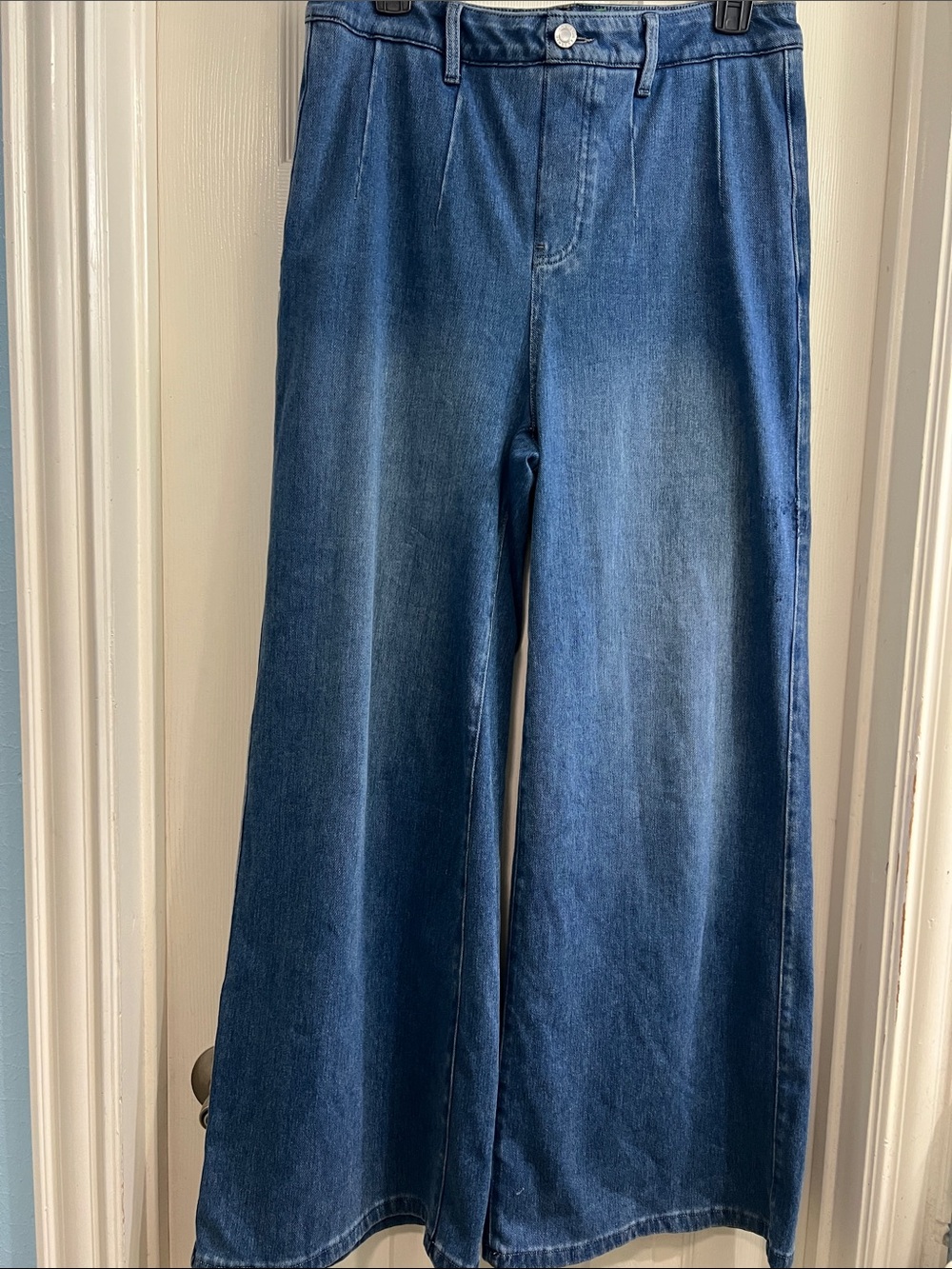HALARA Wide-Leg Jeans in Medium Blue Wash